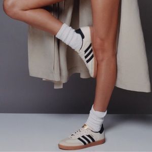 New in Box rare beige and gold Sambas Sand Strata